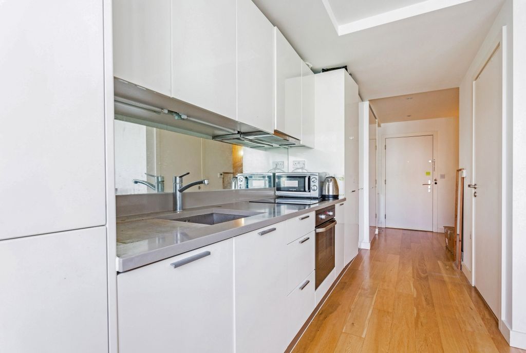 Property photo 2 of 11 Kitchen