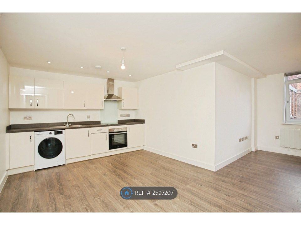 Property photo 1 of 11 Living Room/Kitchen