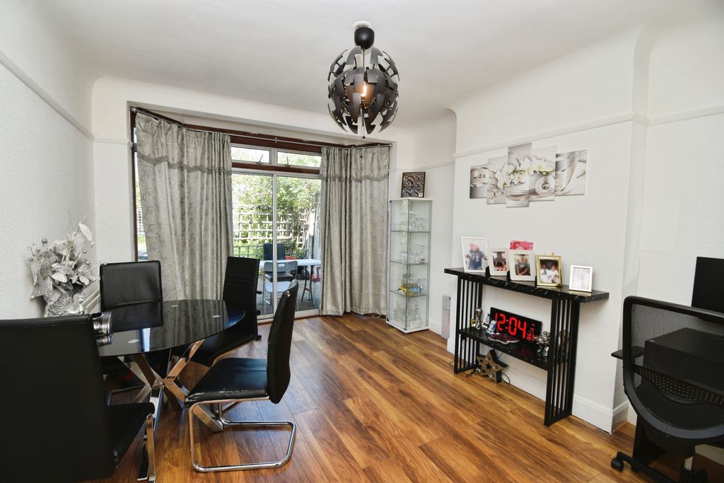 Property photo 3 of 20 Lounge/Dining Room