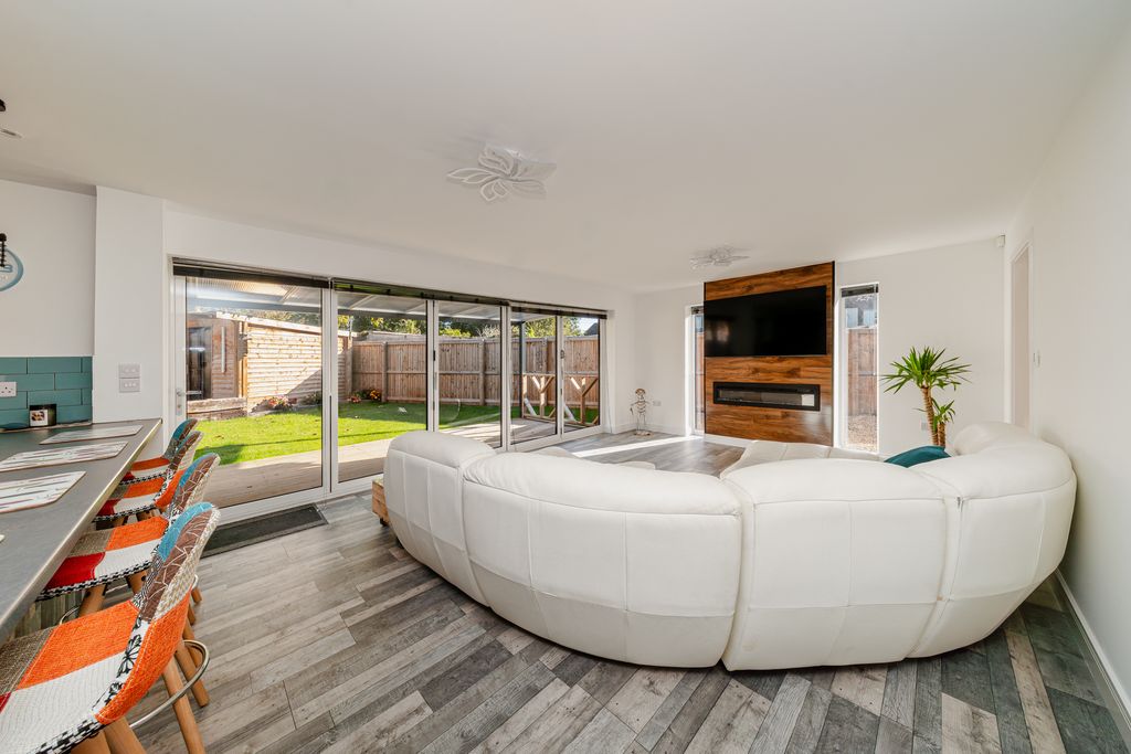 Property photo 2 of 25