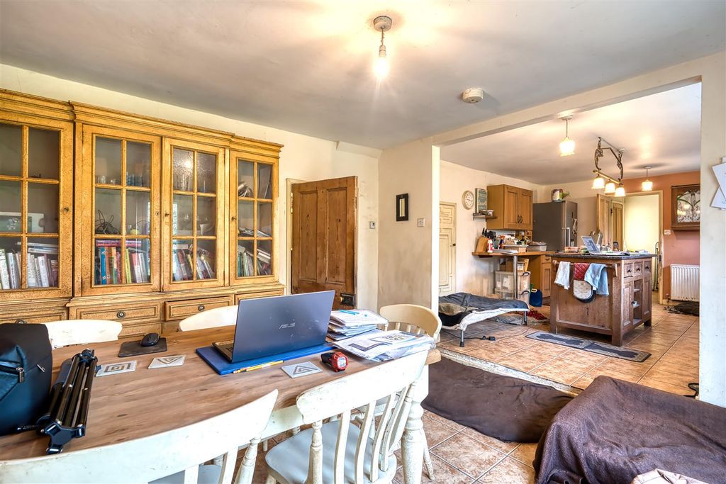 Property photo 3 of 10 Dining Area