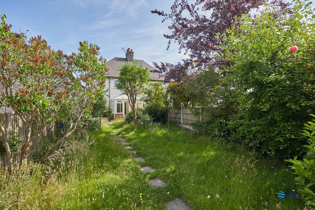Property photo 2 of 17 Garden