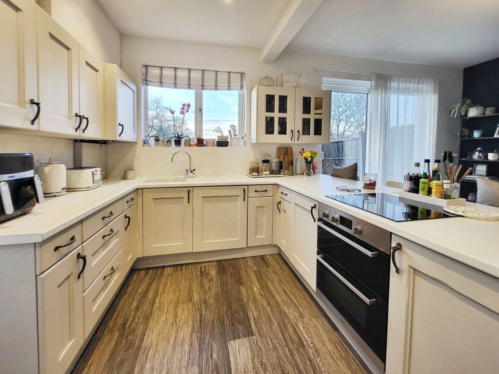 Property photo 3 of 16 Kitchen Area