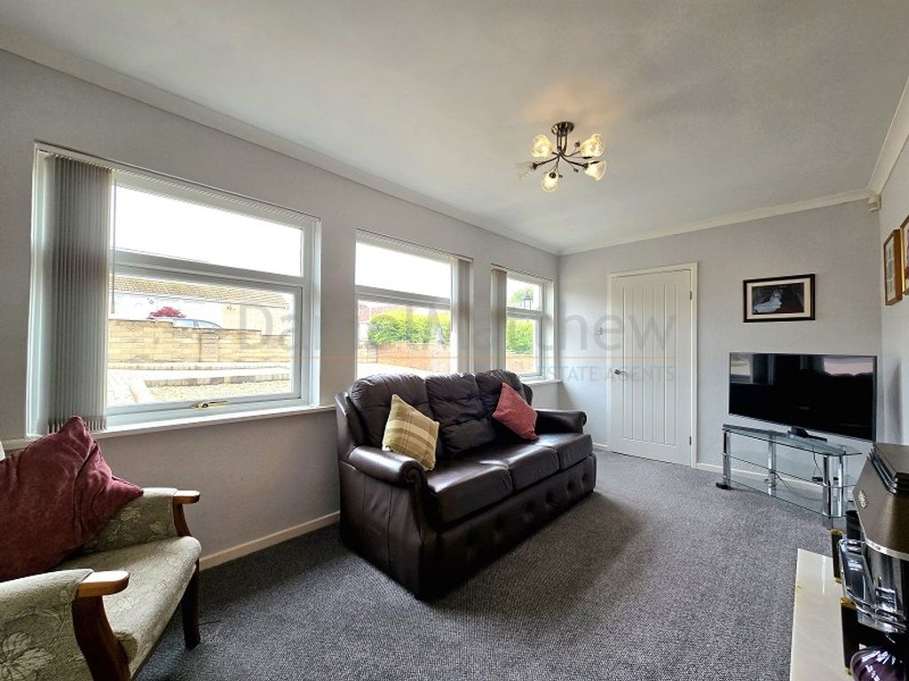 Property photo 2 of 17 Lounge