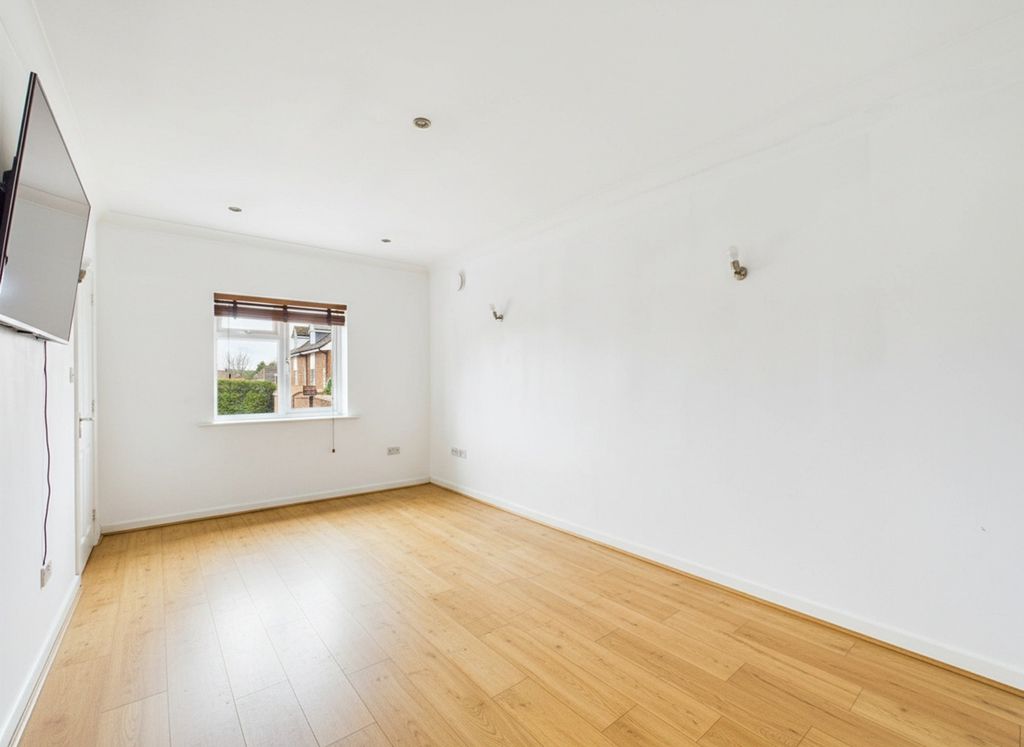 Property photo 2 of 7 4973371