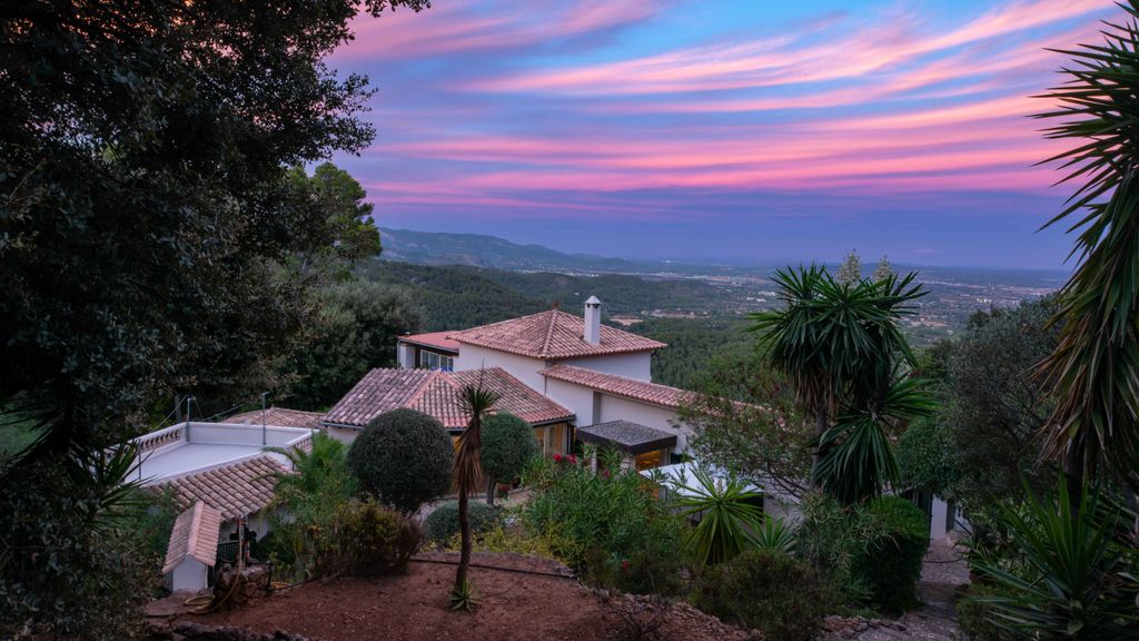 Property photo 3 of 24 003 2294 Small-26.Jpg