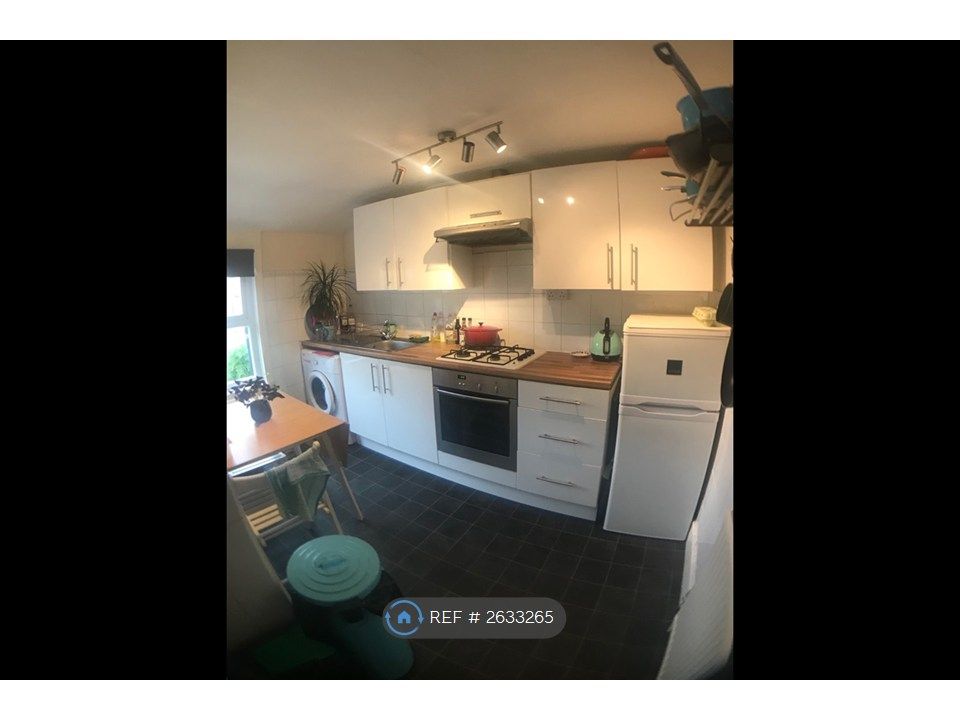 Property photo 2 of 7 Kitchen