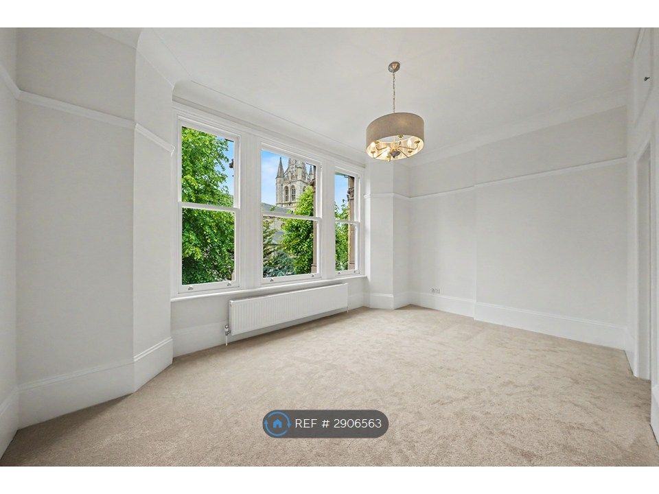 Property photo 1 of 10 Bedroom