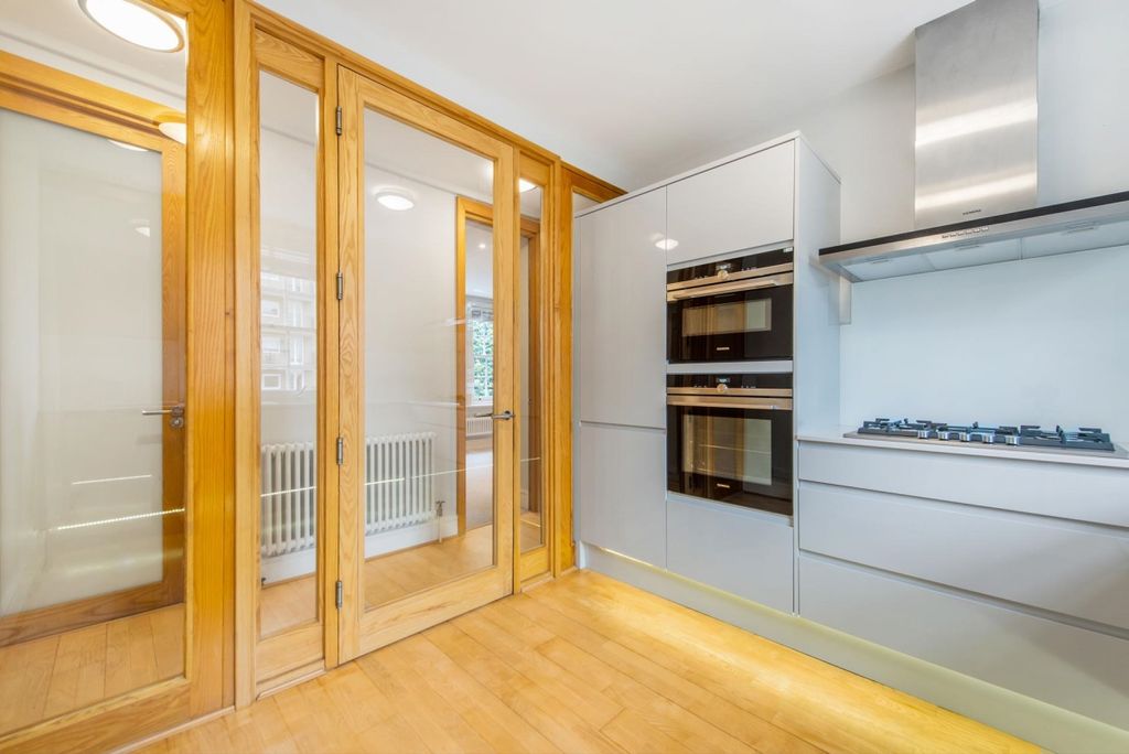 Property photo 1 of 9 Kitchen