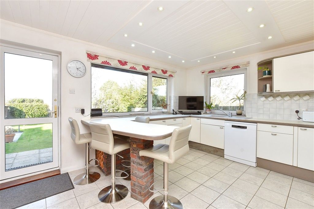 Property photo 1 of 17 Kitchen/Breakfast Room