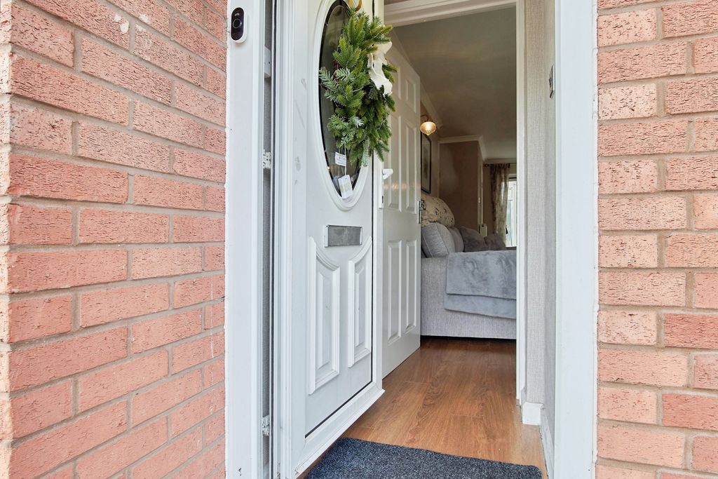 Property photo 3 of 19 Entrance