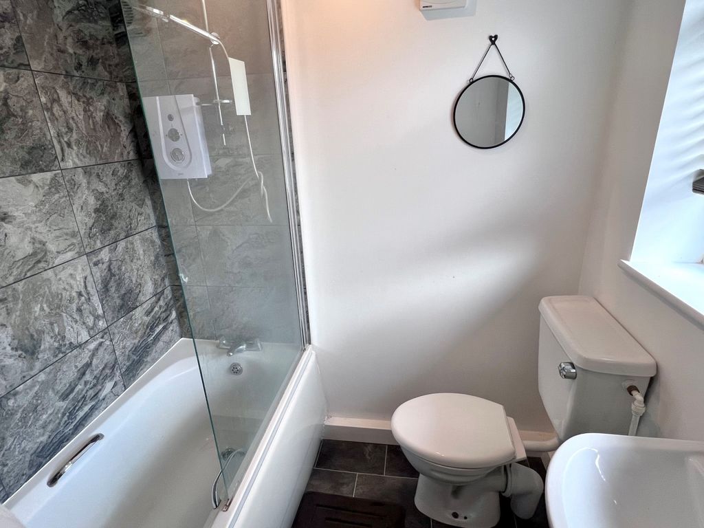 Property photo 2 of 7 Gibbeson Bathroom