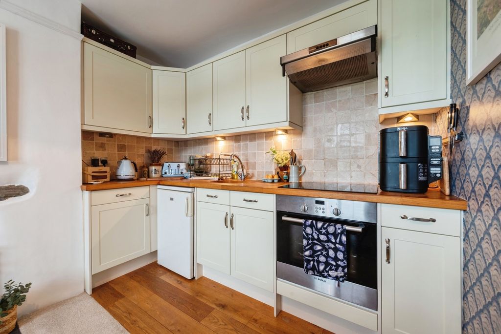 Property photo 3 of 9 Pbox-Img.Jpg