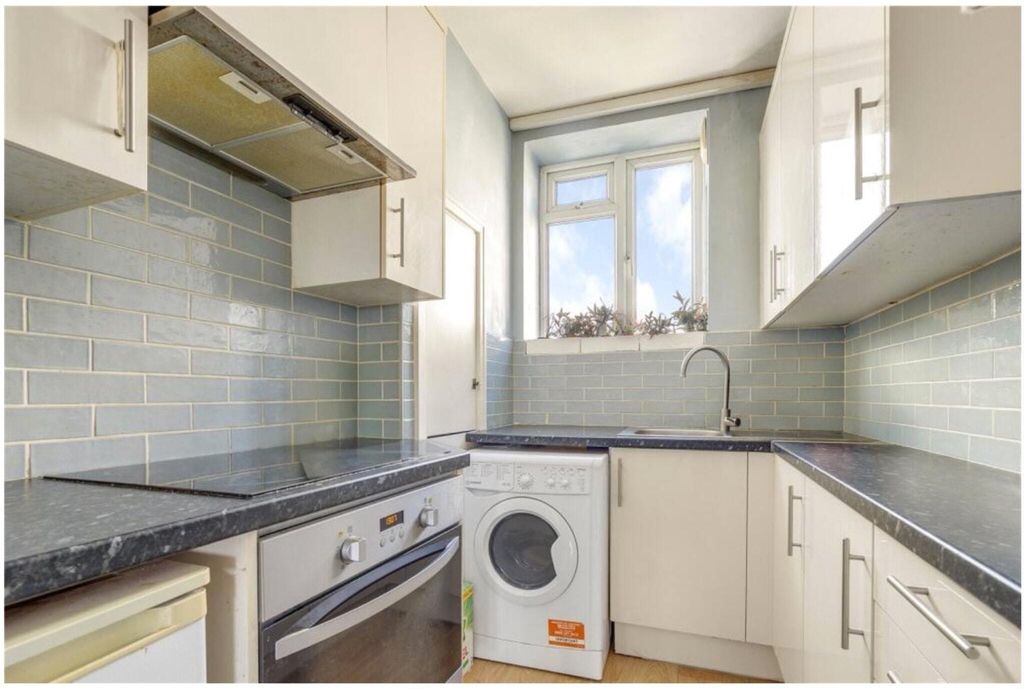 Property photo 2 of 11 Kitchen