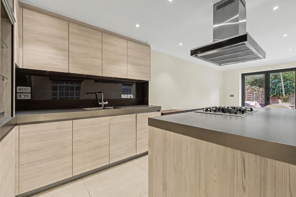 Property photo 3 of 13 4854962