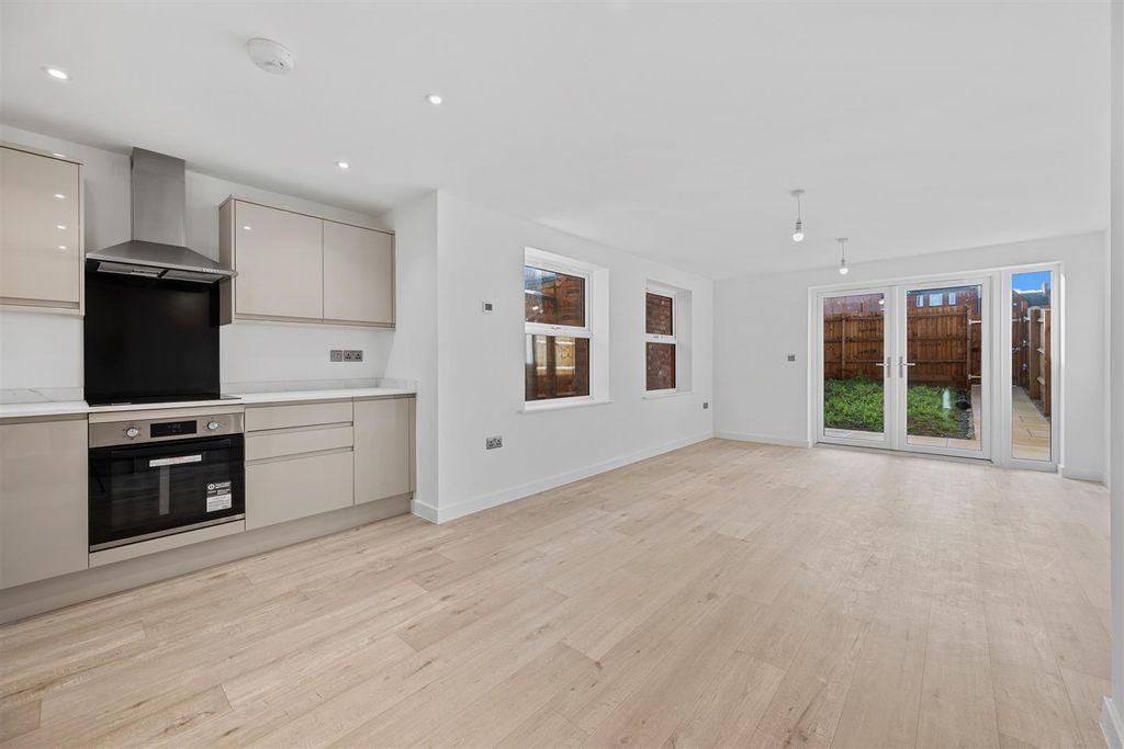 Property photo 3 of 31 Wentworthrdweb12.Jpg