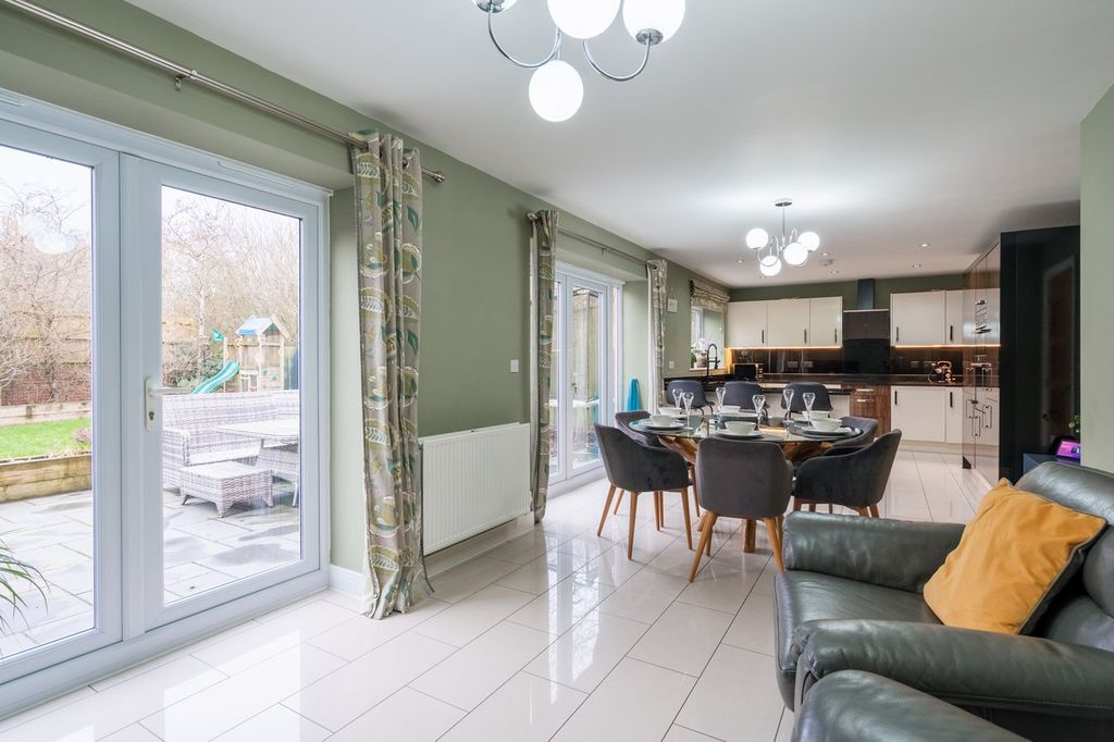 Property photo 2 of 40