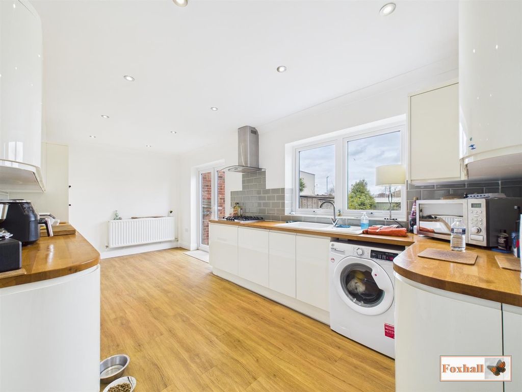 Property photo 3 of 16 Kitchen