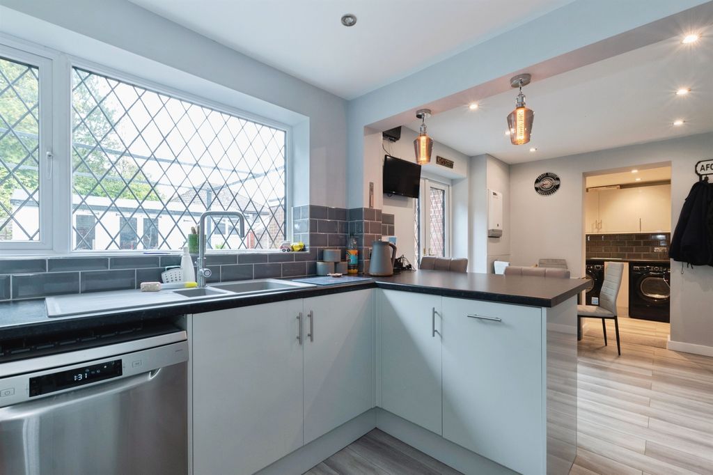 Property photo 3 of 24