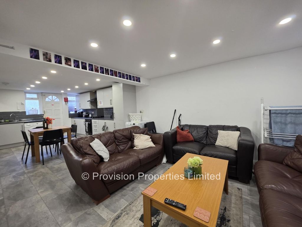 Property photo 3 of 13 Photo