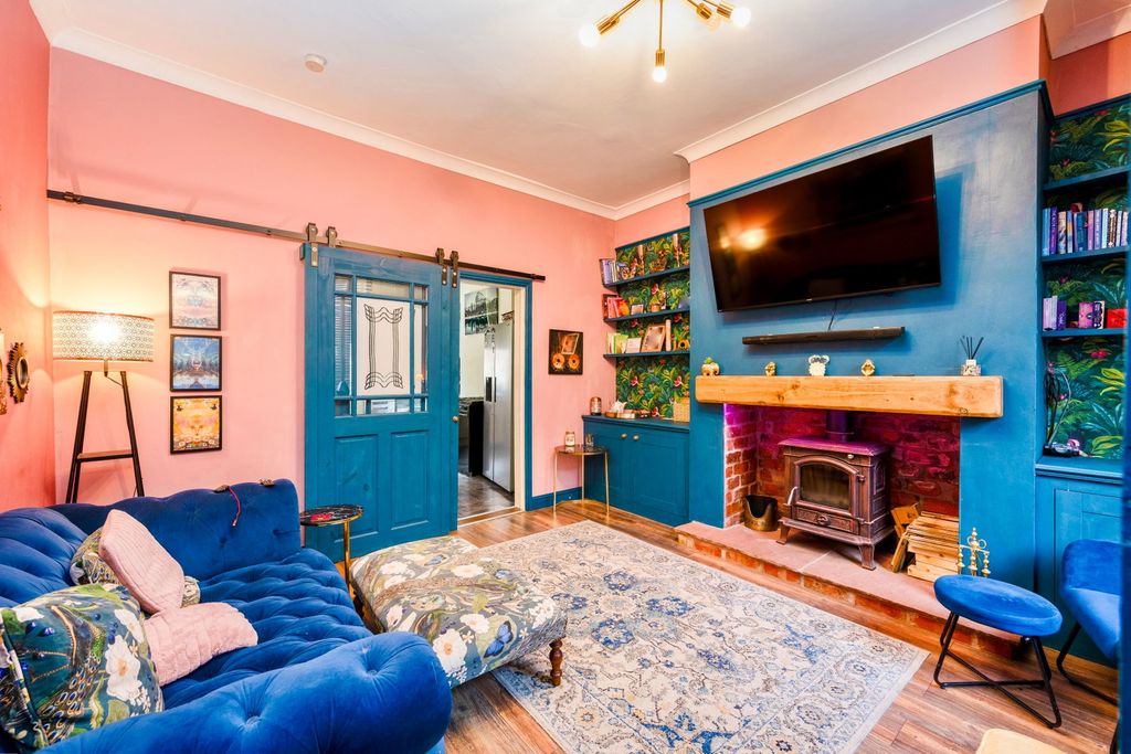 Property photo 3 of 12