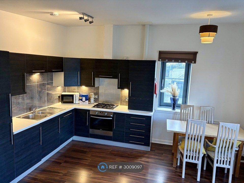 Property photo 2 of 18 Kitchen/Lounge