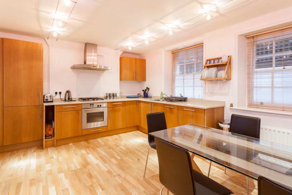 Property photo 2 of 8 Kitchen