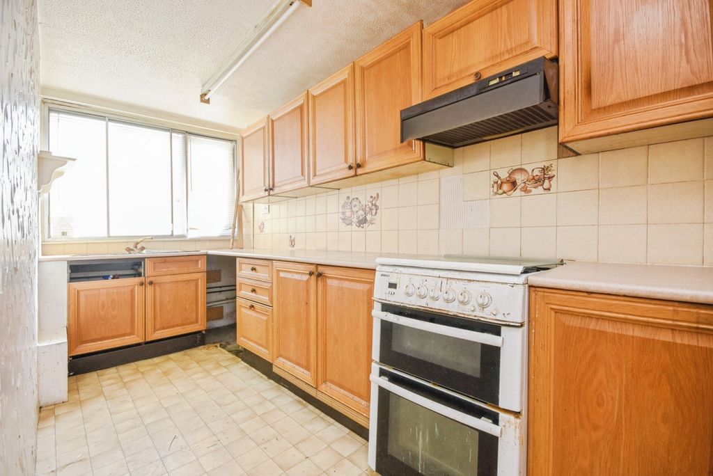Property photo 3 of 15 Kitchen