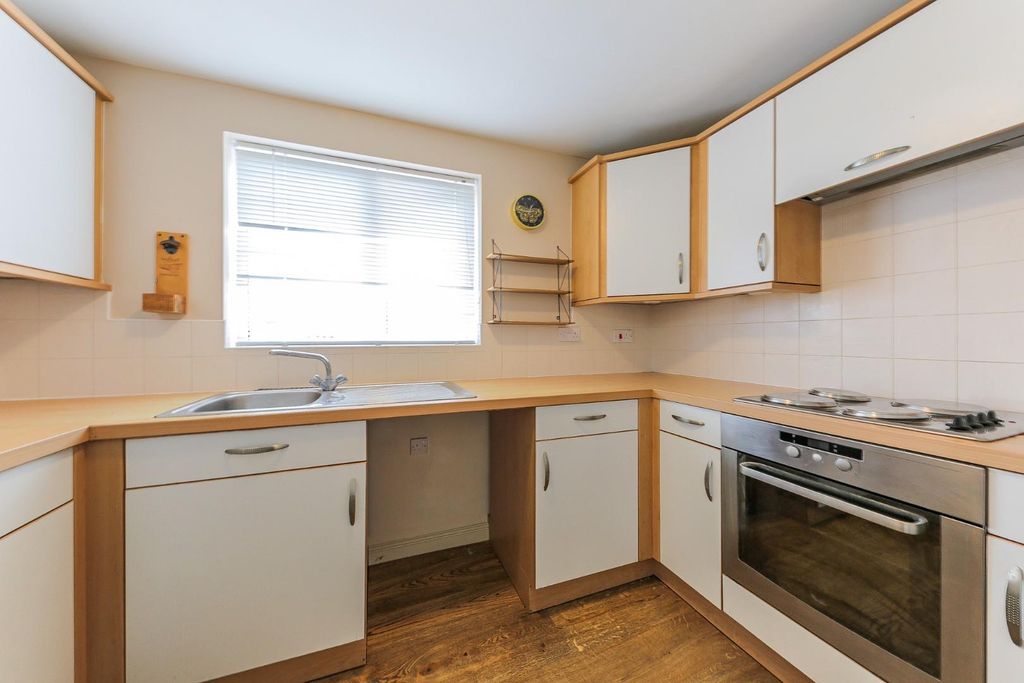 Property photo 2 of 7 Kitchen