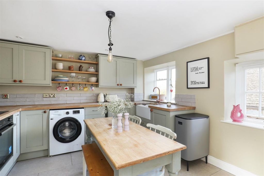 Property photo 2 of 20 Ph8_5504089.Jpg