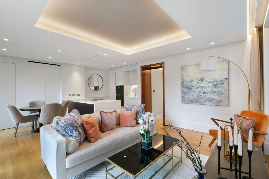 Property photo 2 of 8