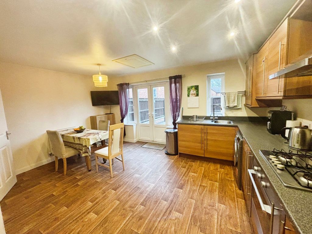 Property photo 3 of 12 Kitchen Diner