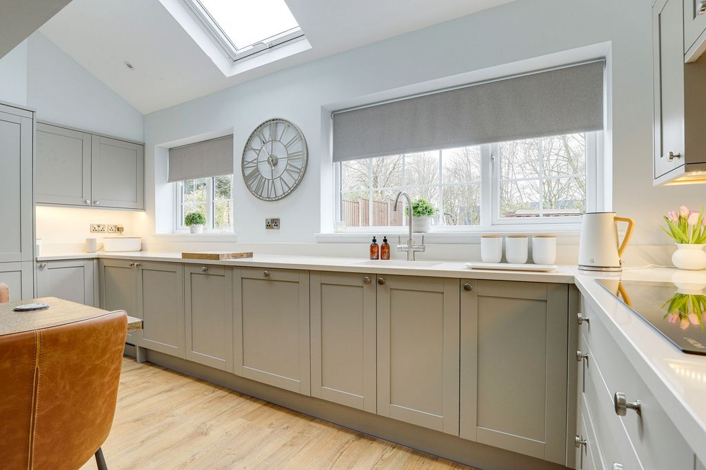 Property photo 2 of 17 Kitchen