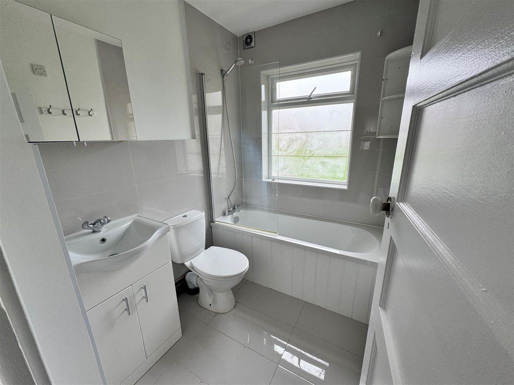 Property photo 2 of 4 Barthroom