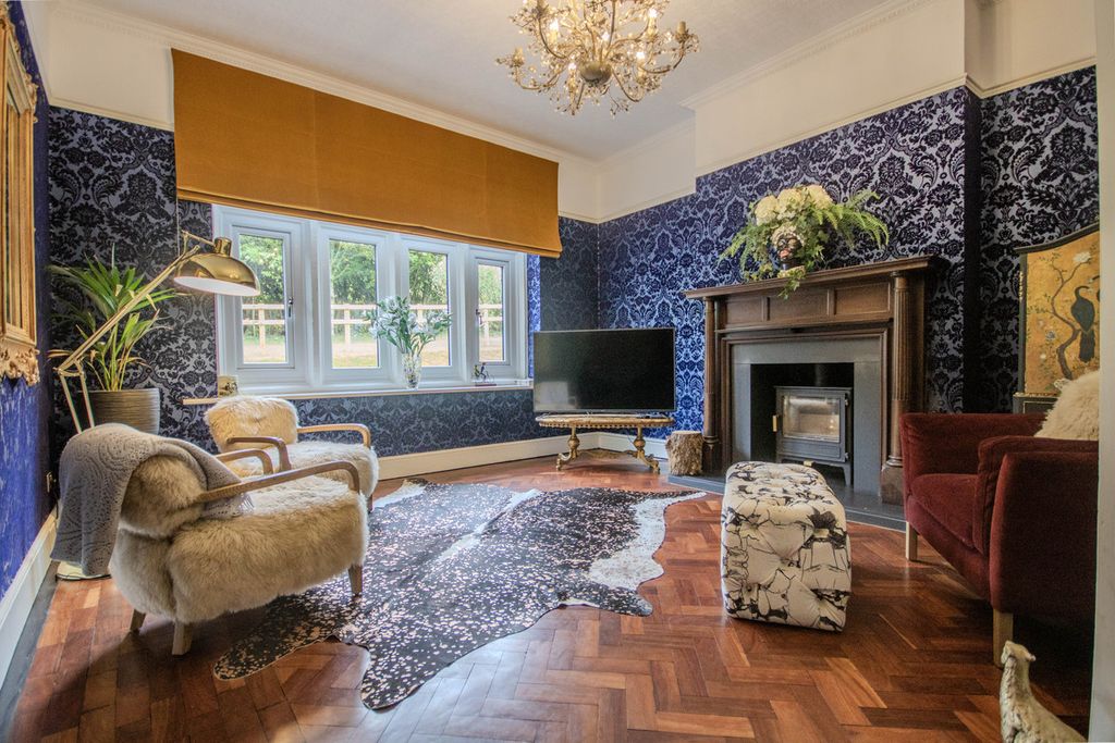 Property photo 2 of 37