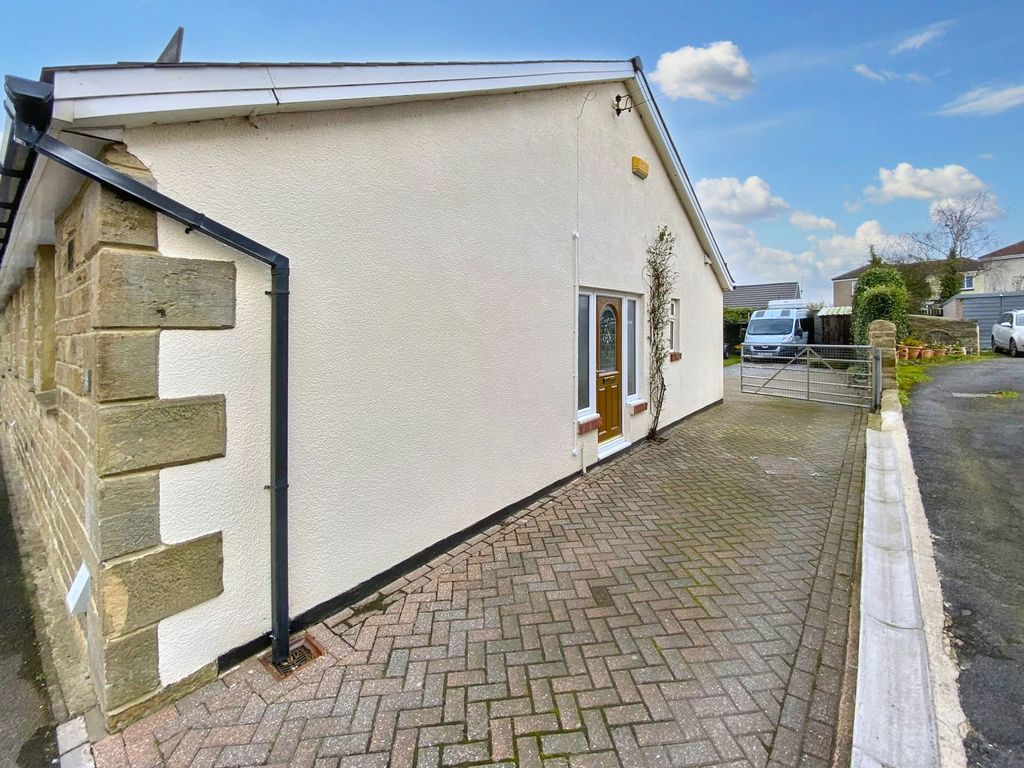 Property photo 2 of 20