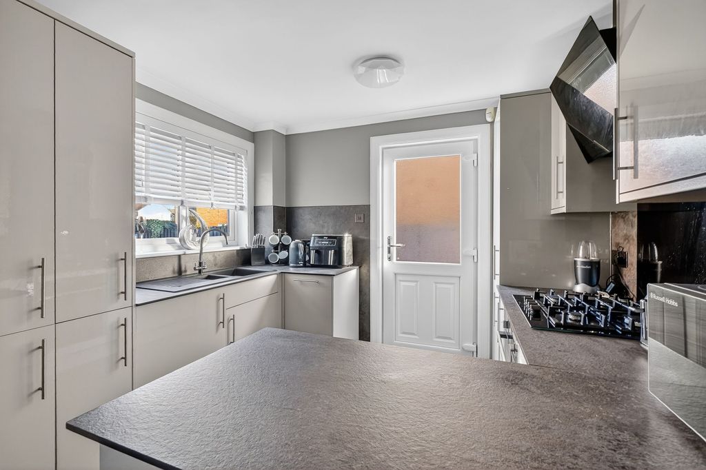 Property photo 3 of 26