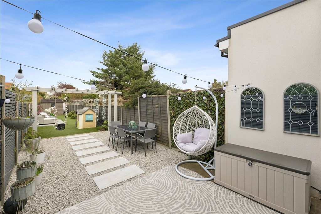 Property photo 2 of 21 Garden