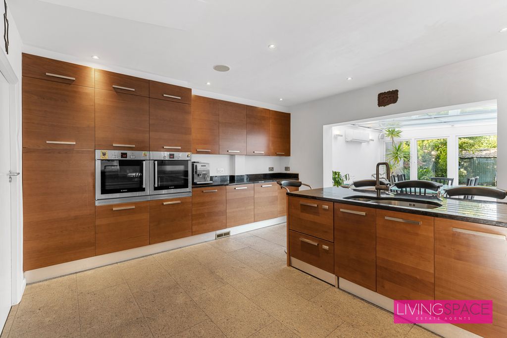 Property photo 3 of 30