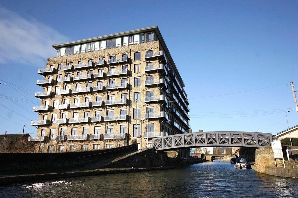 Property photo 1 of 20 External