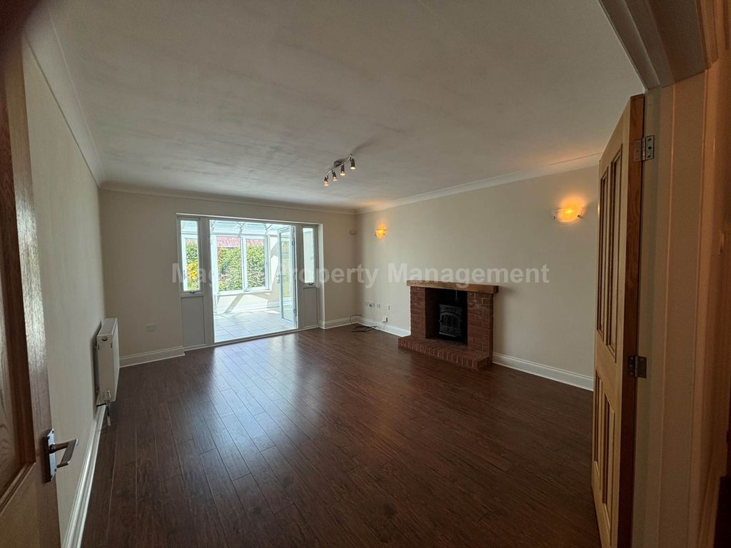Property photo 3 of 25