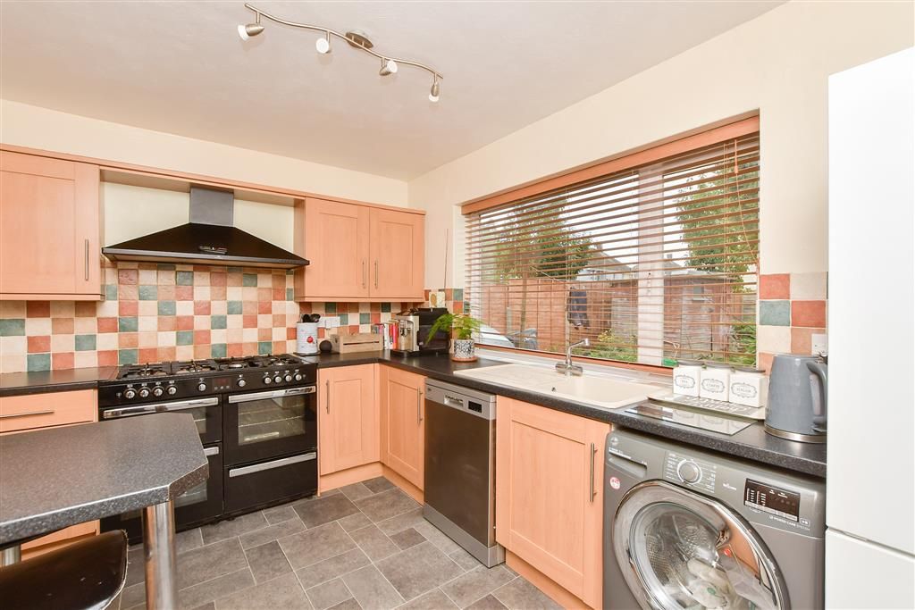Property photo 2 of 10 Kitchen