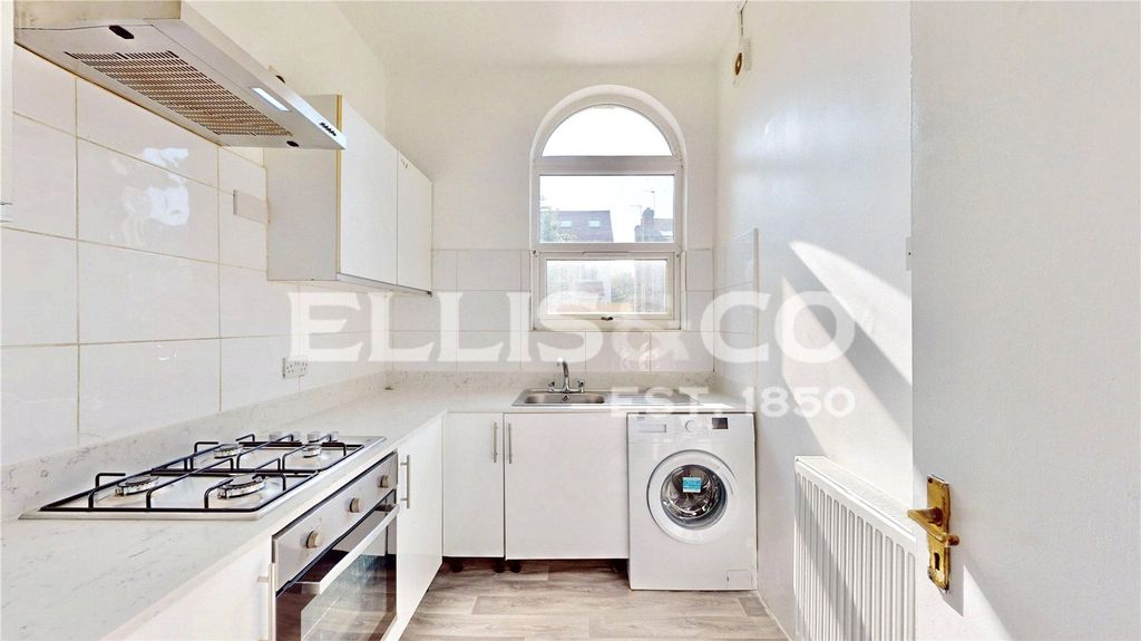 Property photo 2 of 17 Picture No. 32