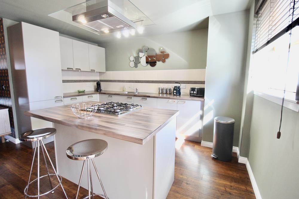 Property photo 2 of 13 Kitchen 2