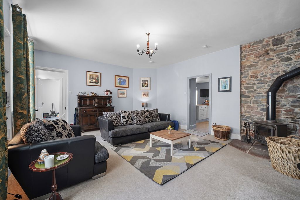 Property photo 3 of 35