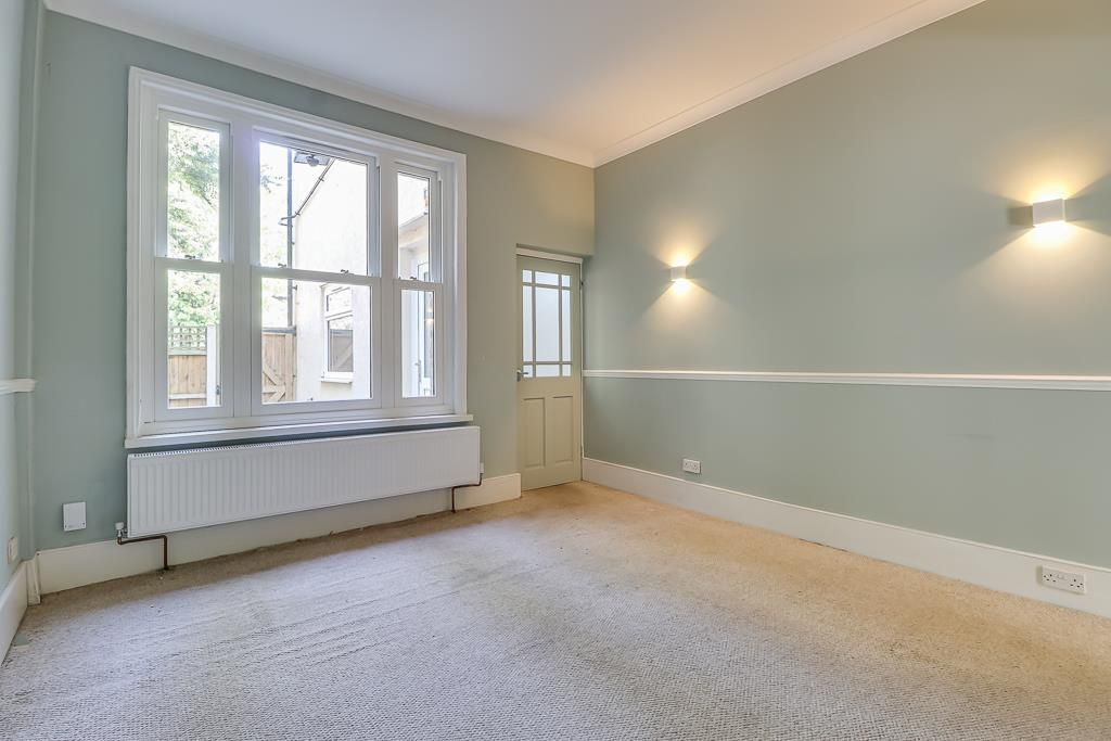 Property photo 3 of 14 Lounge