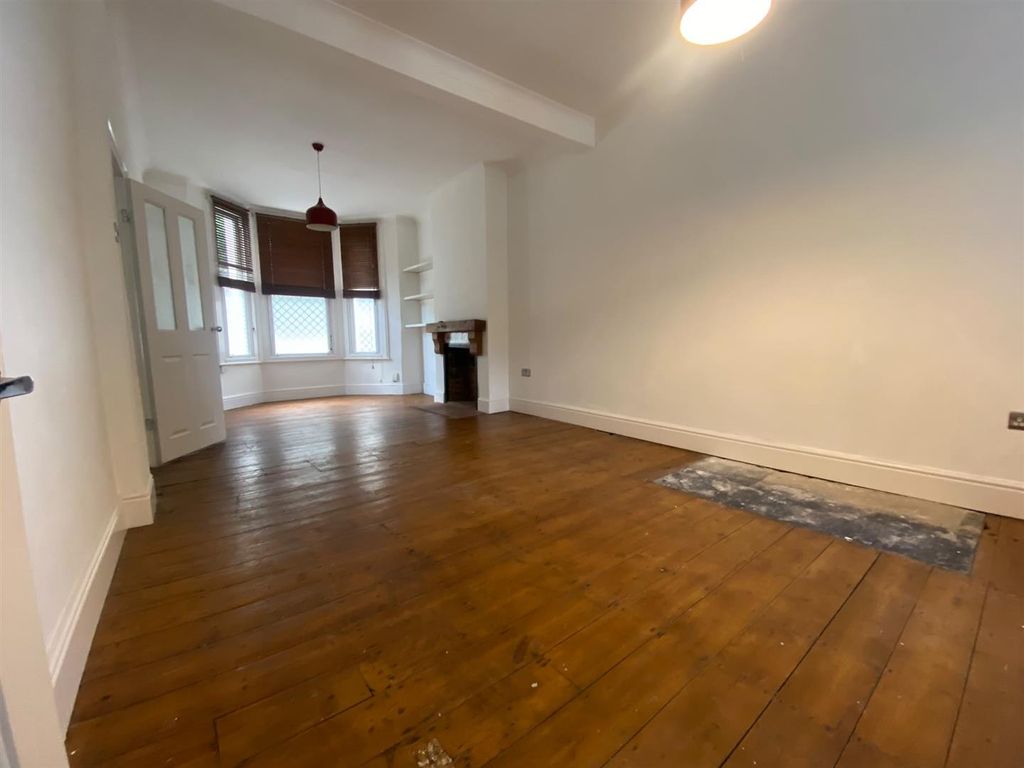 Property photo 3 of 9 Lounge/Dining Room