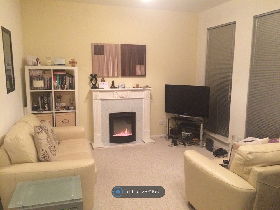 Property photo 1 of 8 Spacious Living Room With Electric Fireplace