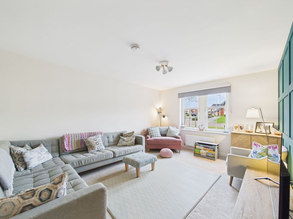 Property photo 2 of 21 Lounge