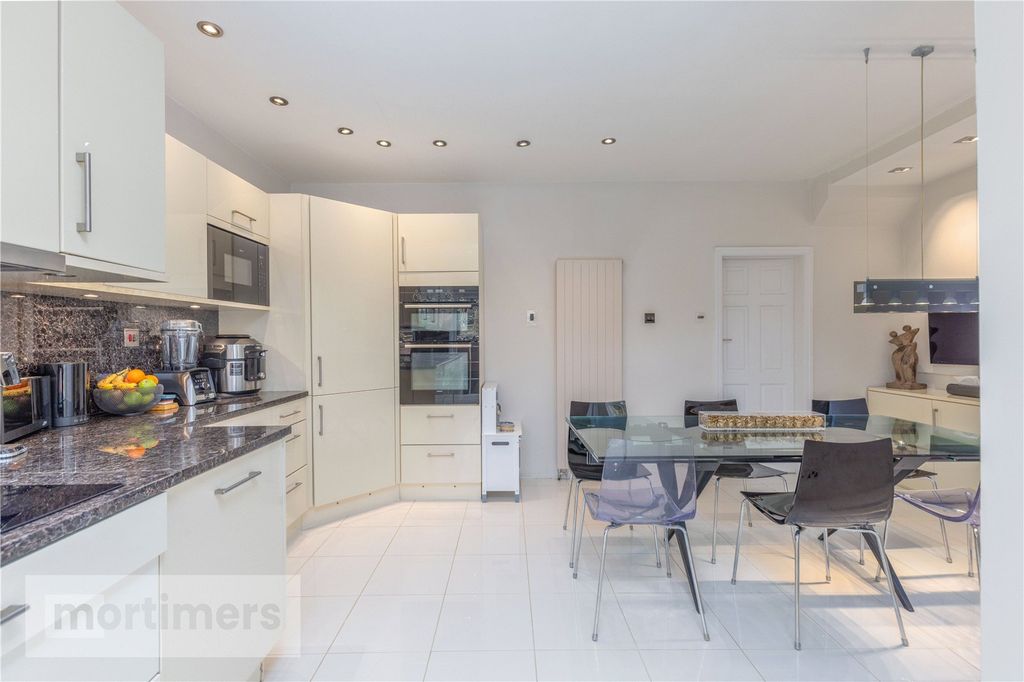 Property photo 2 of 22 Kitchen